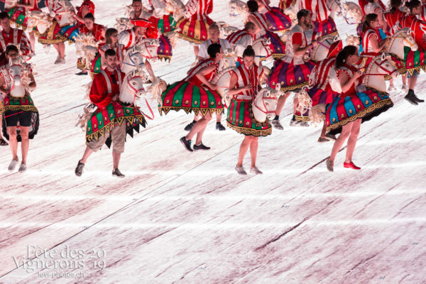 3 juillet 2019 Répétition arène  Couleurs, 100 pour 100, thai - Cent pour Cent, Faux chevaux, Répétitions, Photographies de la Fête des Vignerons 2019.