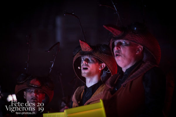 Première répétition en costume ! - Choristes-percussionnistes, Fourmis, Percussionnistes, Répétition générale, Sauterelles, Photographies de la Fête des Vignerons 2019.