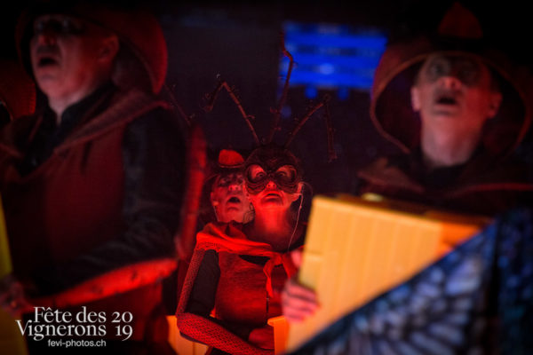 Première répétition en costume ! - Choristes-percussionnistes, Fourmis, Percussionnistes, Répétition générale, Sauterelles, Photographies de la Fête des Vignerons 2019.