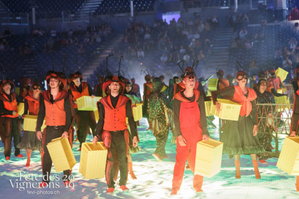 Représentation presse - Choristes-percussionnistes, Fourmis, Représentation, Vendanges, Photographies de la Fête des Vignerons 2019.