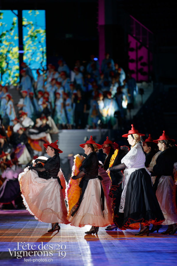 Filage en costumes - Effeuilleuses, Photographies de la Fête des Vignerons 2019.