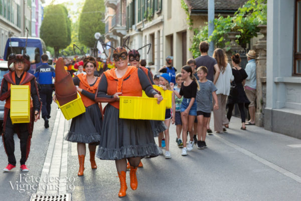 Coulisses - Ambiance, Choristes-percussionnistes, Fourmis, Rue, Photographies de la Fête des Vignerons 2019.