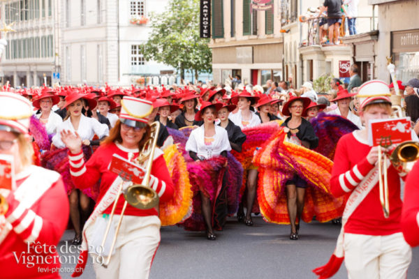 Cortège du Couronnement - Cortège, Cortèges Confrérie, Effeuilleuses, Photographies de la Fête des Vignerons 2019.