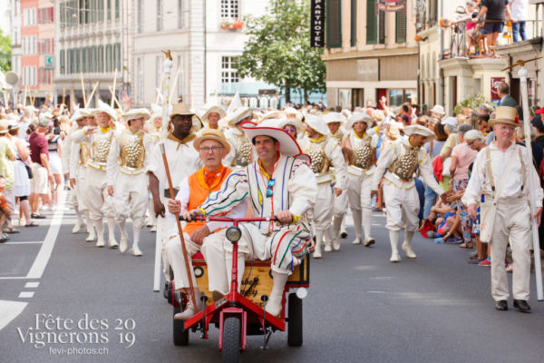 Cortège du Couronnement - Cortège, Cortèges Confrérie, Tracassets, Photographies de la Fête des Vignerons 2019.