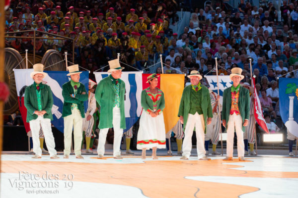 Couronnement - Couronnement, Vignerons couronnés, Vignerons primés, Photographies de la Fête des Vignerons 2019.