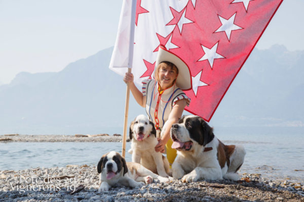Porteuse drapeau Valais - Journées cantonales, Porteurs drapeaux, Valais, Photographies de la Fête des Vignerons 2019.