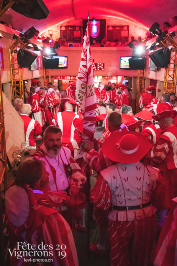 Cent-Suisses - Cent suisses, medaille-caveau, Photographies de la Fête des Vignerons 2019.