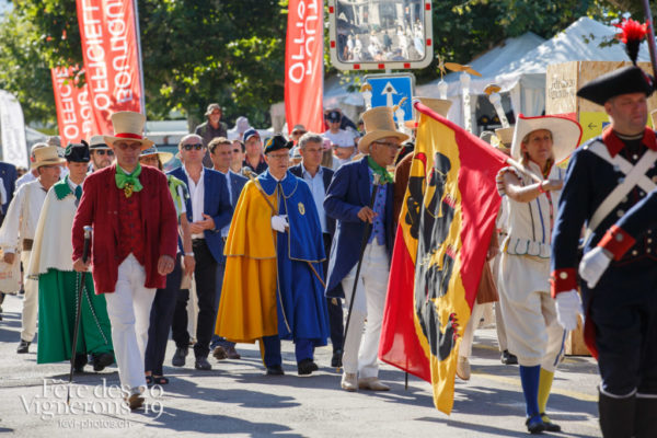 Journée cantonale, défilé des autorités cantonales de Berne, et accueil aux Terrasses de la Confrérie par l'Abbé Président, François Margot.