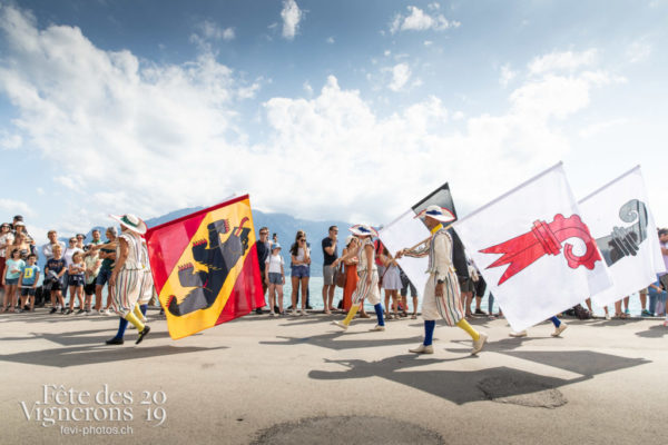 Cortège de la confrérie du 31 juillet 2019, Vevey, fête des vignerons - Cortège, Cortèges Confrérie, Porteurs drapeaux, Photographies de la Fête des Vignerons 2019.