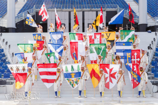 Photo de groupe, porteurs drapeaux - groupe, Porteurs drapeaux, Photographies de la Fête des Vignerons 2019.