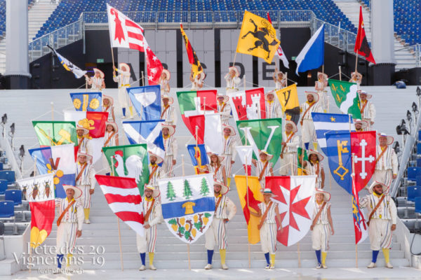 Photo de groupe, porteurs drapeaux - groupe, Porteurs drapeaux, Photographies de la Fête des Vignerons 2019.