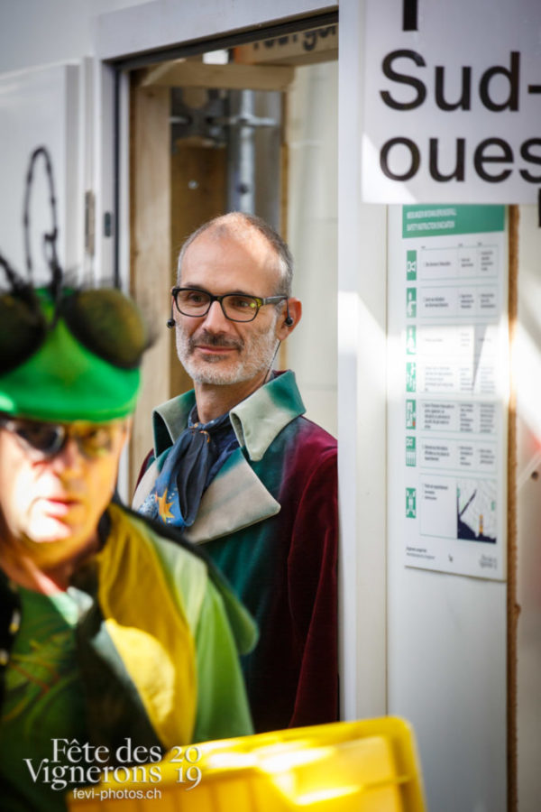 Dans les coulisses de l'arène durant le spectacle.