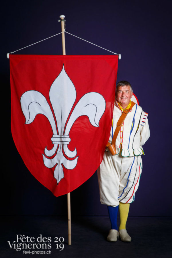 Studio du 4 août - Porteurs drapeaux, Studio, Photographies de la Fête des Vignerons 2019.
