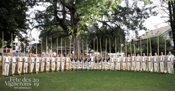 Photo de groupe des armaillis - Armaillis, groupe, Photographies de la Fête des Vignerons 2019.