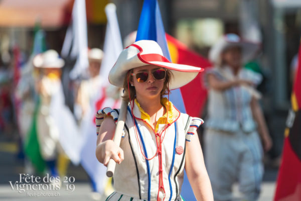 Cortège de la Confrérie - Cortège, Cortèges Confrérie, Porteurs drapeaux, Ville en Fête, Photographies de la Fête des Vignerons 2019.