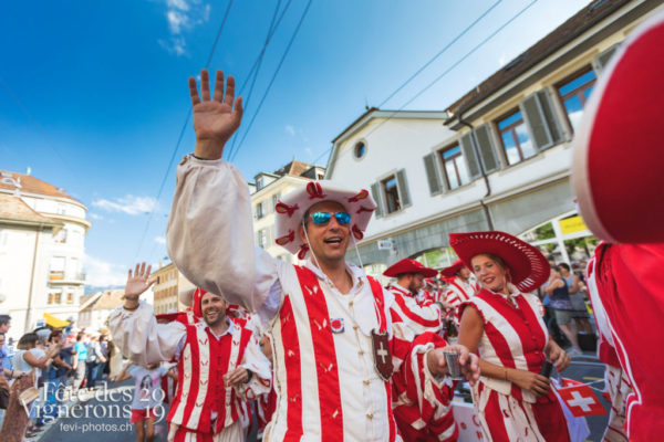 Cortège de la Confrérie - Cent pour Cent, Cortège, Cortèges Confrérie, Ville en Fête, Photographies de la Fête des Vignerons 2019.