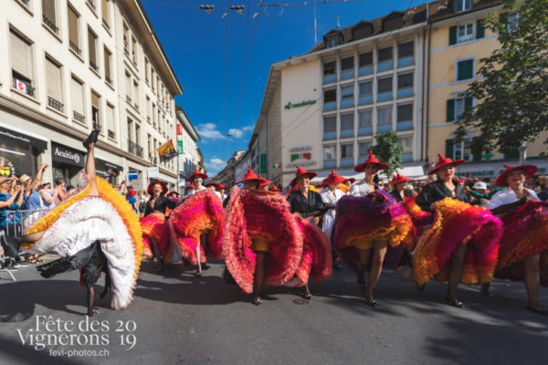 Cortège de la Confrérie - Cortège, Cortèges Confrérie, Effeuilleuses, Ville en Fête, Photographies de la Fête des Vignerons 2019.