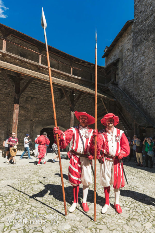 Cent Suisses Chillon