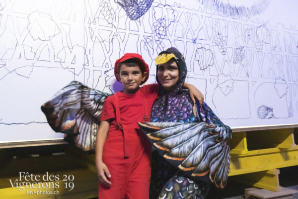 spectacle de nuit - Daniele Finzi Pasca, Enfants protecteurs, Etourneaux, Photographies de la Fête des Vignerons 2019.