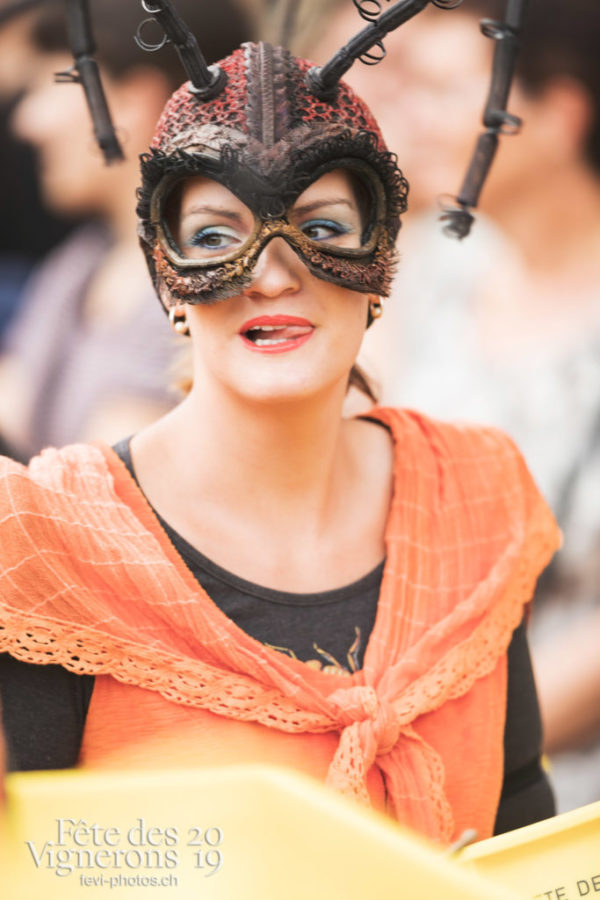 Cortège - Choristes-percussionnistes, Cortège, Cortèges Confrérie, Fourmis, Photographies de la Fête des Vignerons 2019.