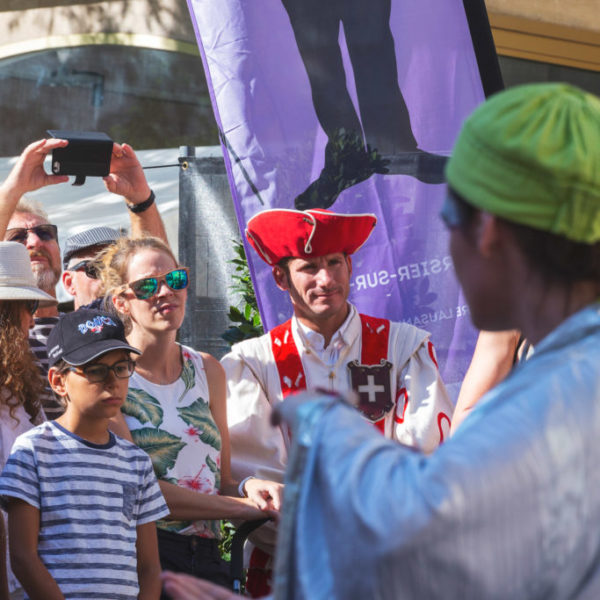 Démonstration des Maîtres-Tailleurs au Festival des Artistes de Rue