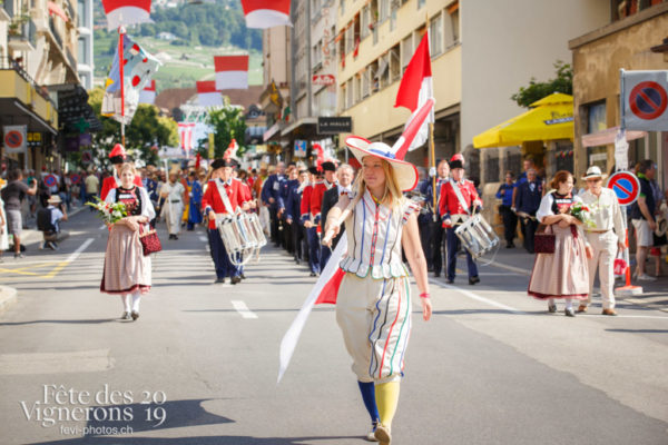 Journée cantonale, Soleure - Défilé, journee-cantonale-soleure, Journées cantonales, Porteurs drapeaux, Soleure, Photographies de la Fête des Vignerons 2019.