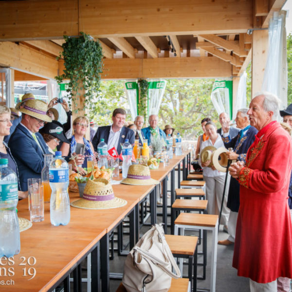 Journée cantonale, défilé des autorités thurgoviennes et accueil aux Terrasses de la Confrérie par François Margot.
