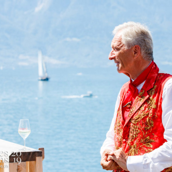 Journée cantonale, à la suite du cortège et défilé  du canton d'Appenzell, accueil des autorités aux Terrasses de la Confrérie, par l'Abbé Président François Margot