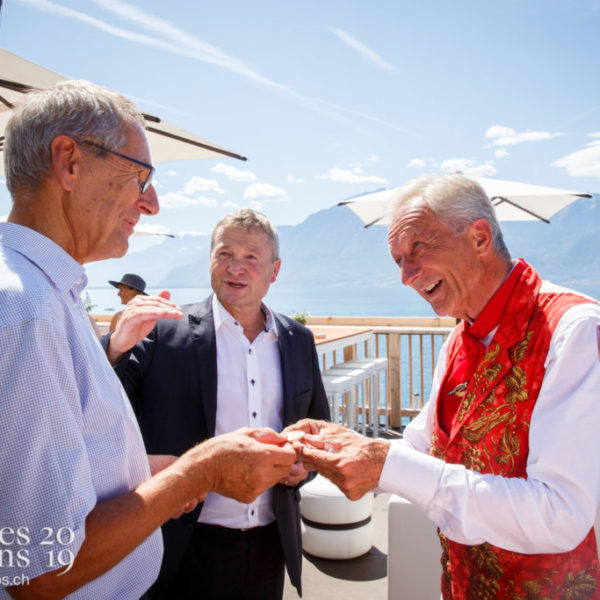 Journée cantonale, à la suite du cortège et défilé  du canton d'Appenzell, accueil des autorités aux Terrasses de la Confrérie, par l'Abbé Président François Margot
