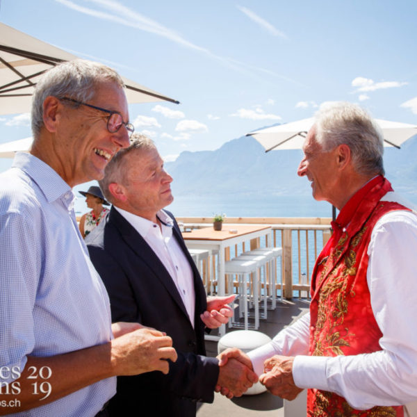 Journée cantonale, à la suite du cortège et défilé  du canton d'Appenzell, accueil des autorités aux Terrasses de la Confrérie, par l'Abbé Président François Margot