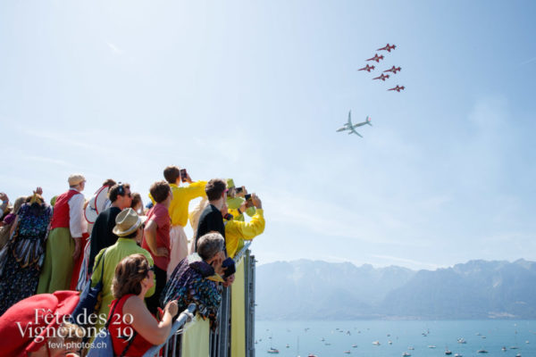 Show aérien de la Patrouille suisse et d'un avion Swiss