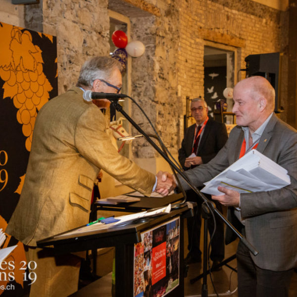 Soirée des commissaires, remise de médailles aux commissaires de la Fête.